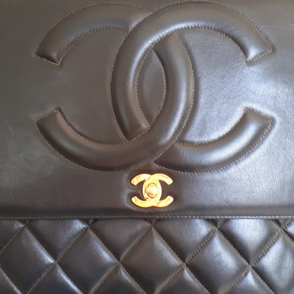 **SOLD** Authentic CHANEL Jumbo Shoulder Bag - Picture 3 of 9